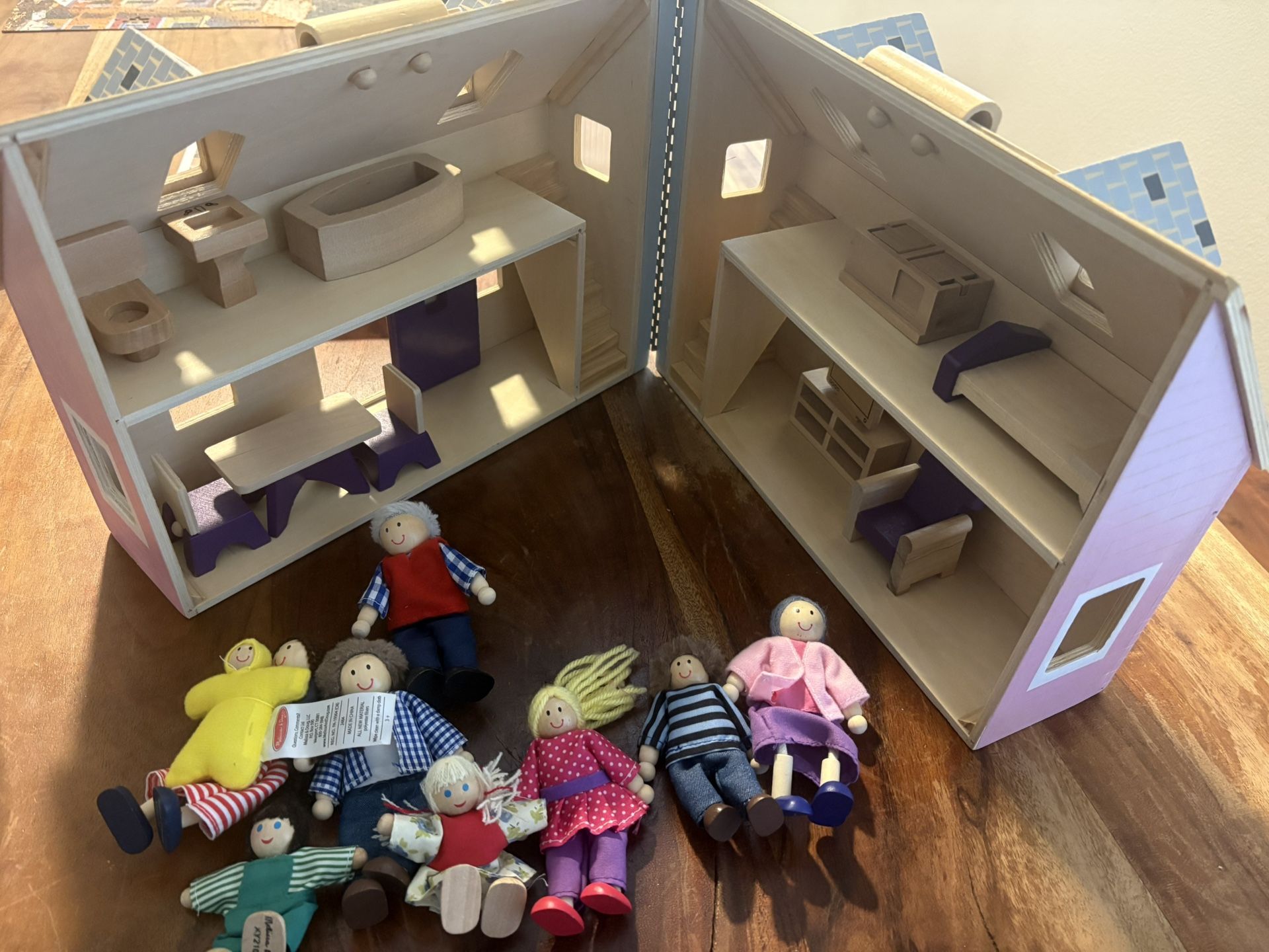 Melissa & Doug Fold & Go Mini Dollhouse