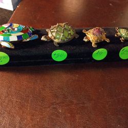 Turtle Broaches