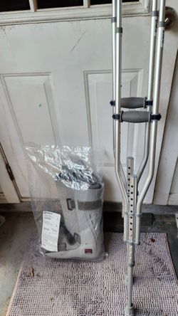 Crutches & Brace