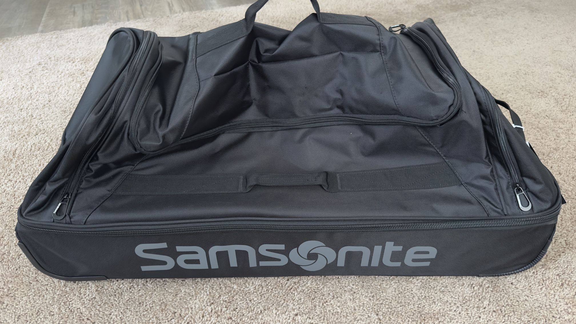 SAMSONITE DUFFLE BAG