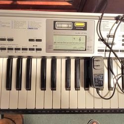 Casio 61 Full size Keyboard with Sampling onboard recording Mic/or jack lighted key learning F.U.N