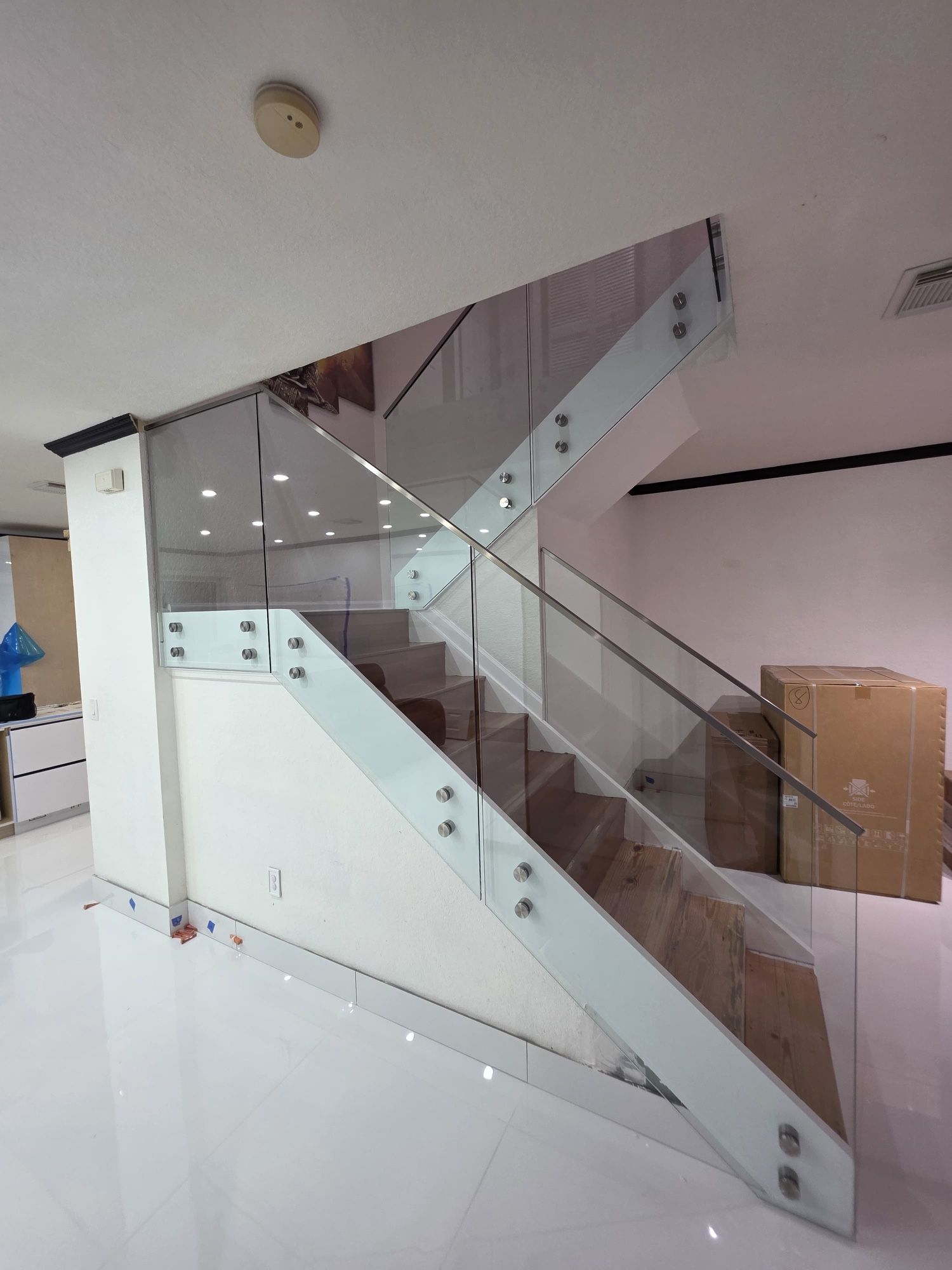 Glass stairs in all the measures
