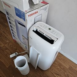 AC PORTABLE TOSHIBA 6000 BTU OPEN BOX NEW REMOTE CONTROL, HOSE,WINDOW KIT FOR ANY QUESTION TEXT ME PLEASE HABLO ESPAÑOL THANKS