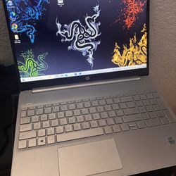 HP 15.  15.6" Touch 8GB 256GB Intel Core i3-1005G1 X2 1.2GHz Win10, Silver