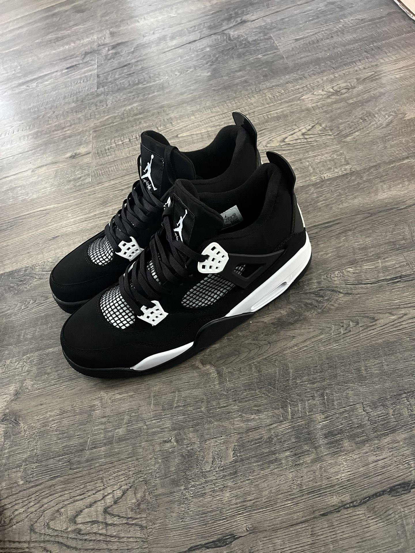 Jordan 4 Whit Thunders