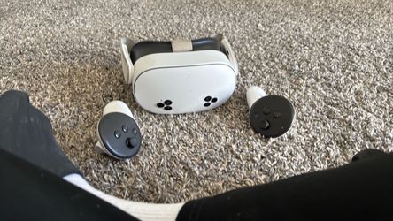 Meta Quest 3 VR Headset with Controllers