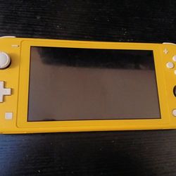 Nintendo Switch Lite + 8 Games