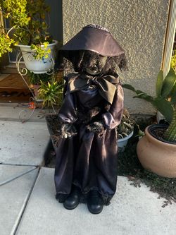 3 ft animated creepy doll LED