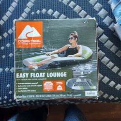 Easy Flost Lounge