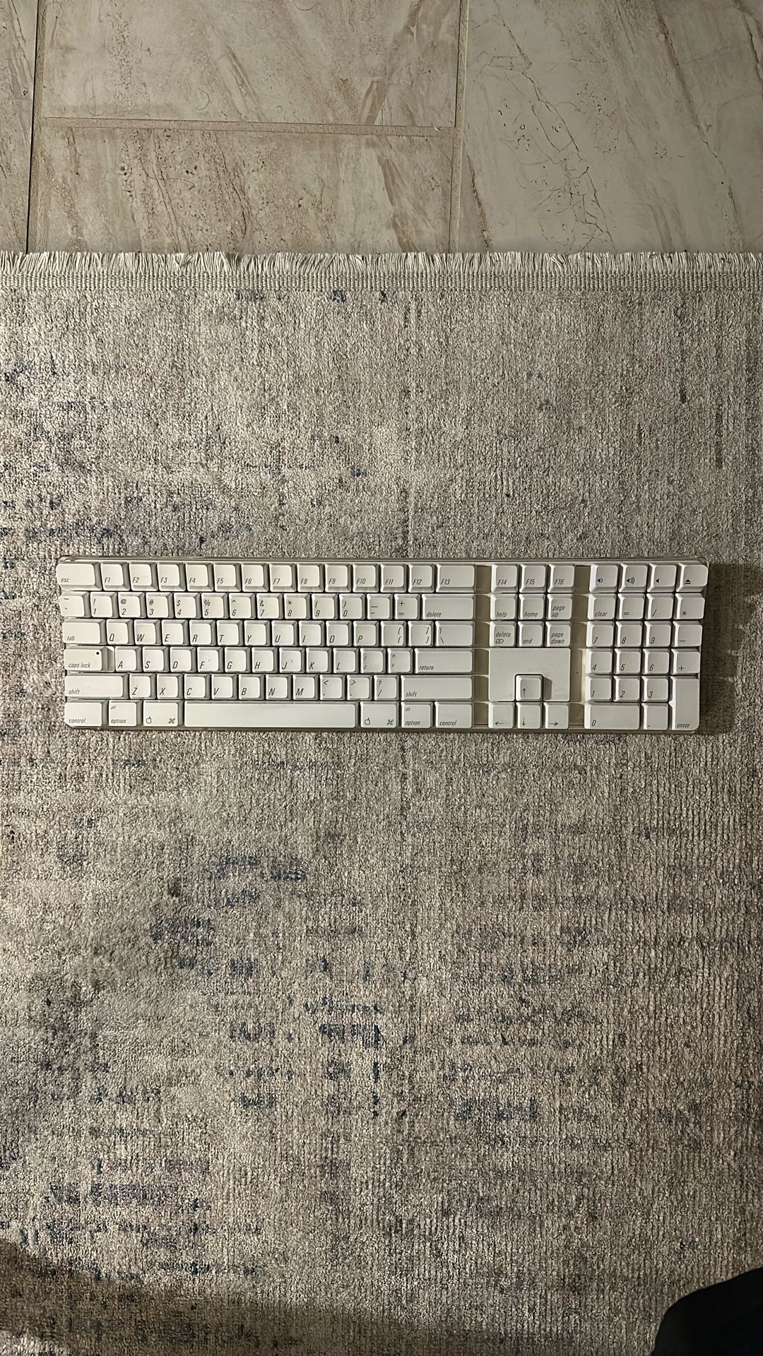 Apple A1016 Wireless Bluetooth Keyboard – Vintage Full Size w/ Number Pad