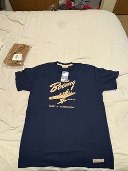 Boeing shirt size medium