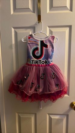 Girls dresses size 5/6