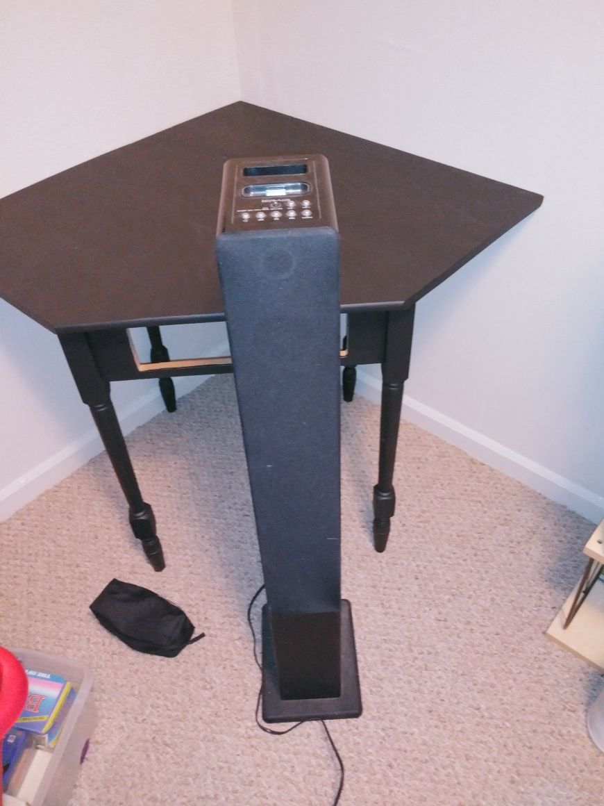 Standing speaker