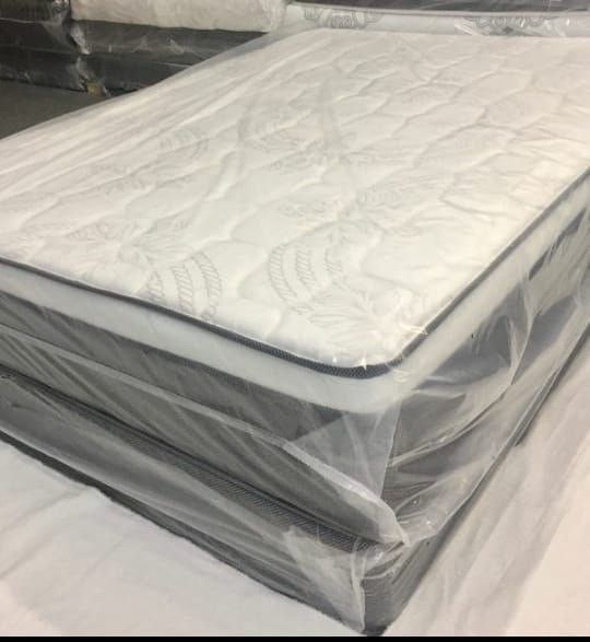 Queen Size Mattress Pillow Top With Box Springs✅