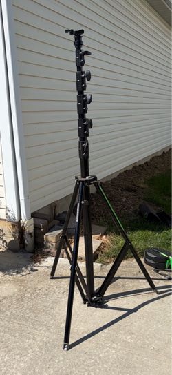 20’ camera/lighting tripod (used for Veo camera)
