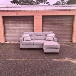 (Delivery Included!) Gray reversible sectional