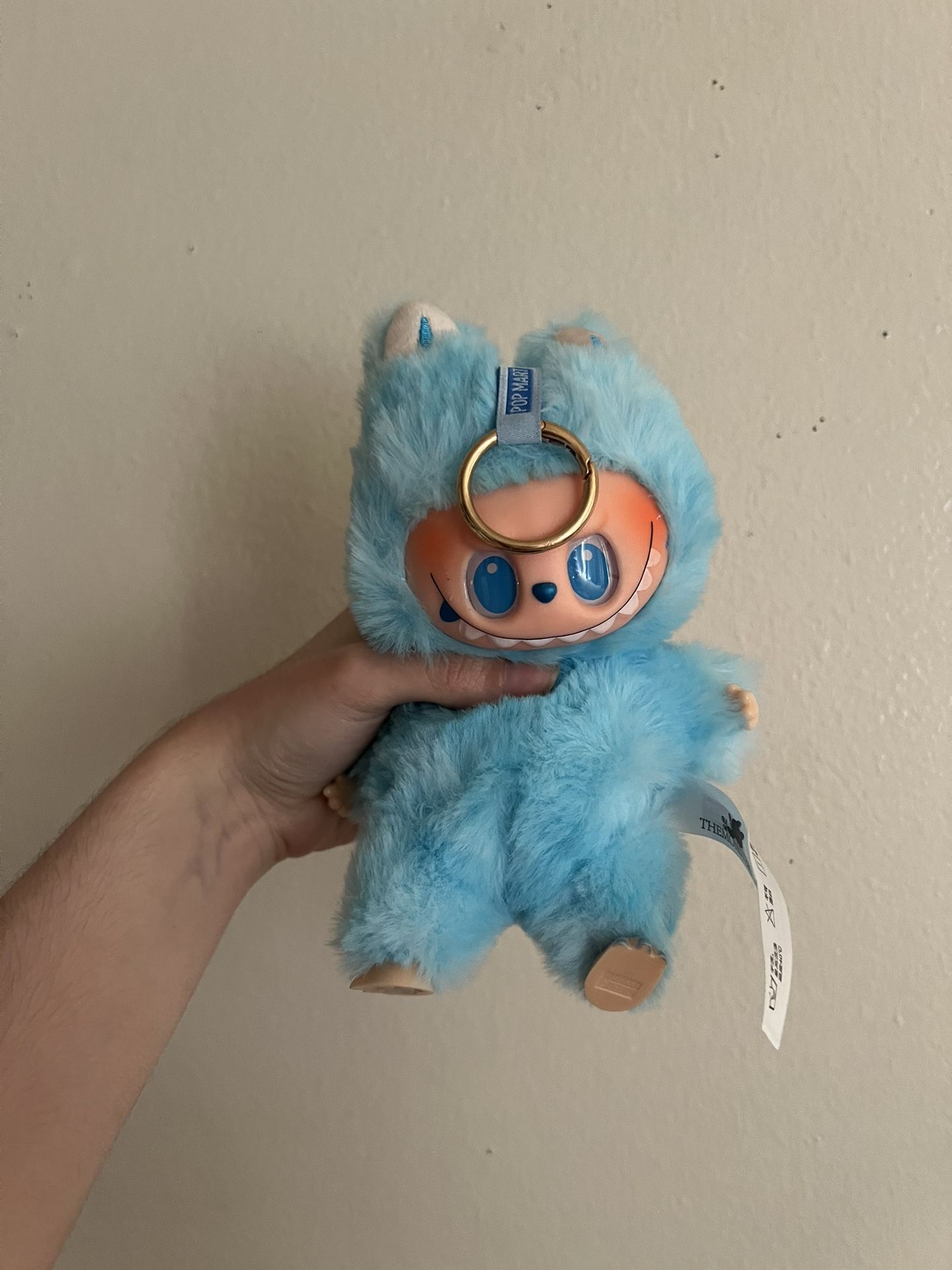 Fake Labubu Big Into Energy (hope)