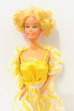 1966 Vintage Barbie Mattel Bendable Knees Blonde Hair Yellow Dress Jumpsuit for Sale in San Antonio, TX - OfferUp 1966 Vintage Barbie Mattel Bendable Knees Blonde Hair Yellow Dress Jumpsuit for Sale in San Antonio, TX - OfferUp