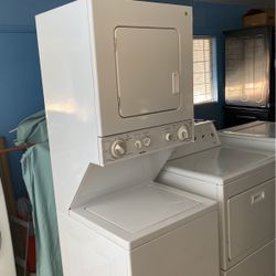 Kenmore Apartment Size Stackable Washer And Gas Dryer 