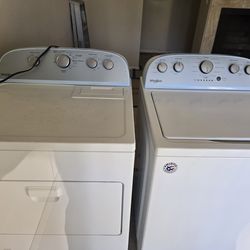 White Whirlpool Washer and Dryer - Excellent Condition
