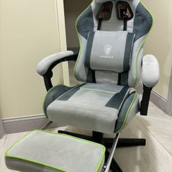 Chair With Wheels Downix.  In Davie FL