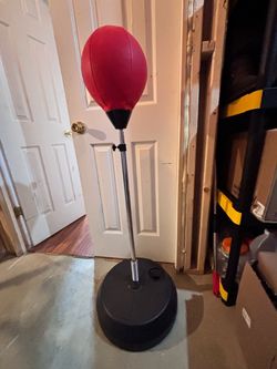 Adjustable, heavy freestanding punching bag with a pair of gloves. Red/Black 🥊