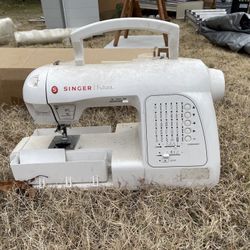 Singer Sewing Machine With Embroidery 