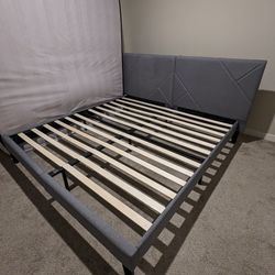 King Platform Bed Frame & Sheets