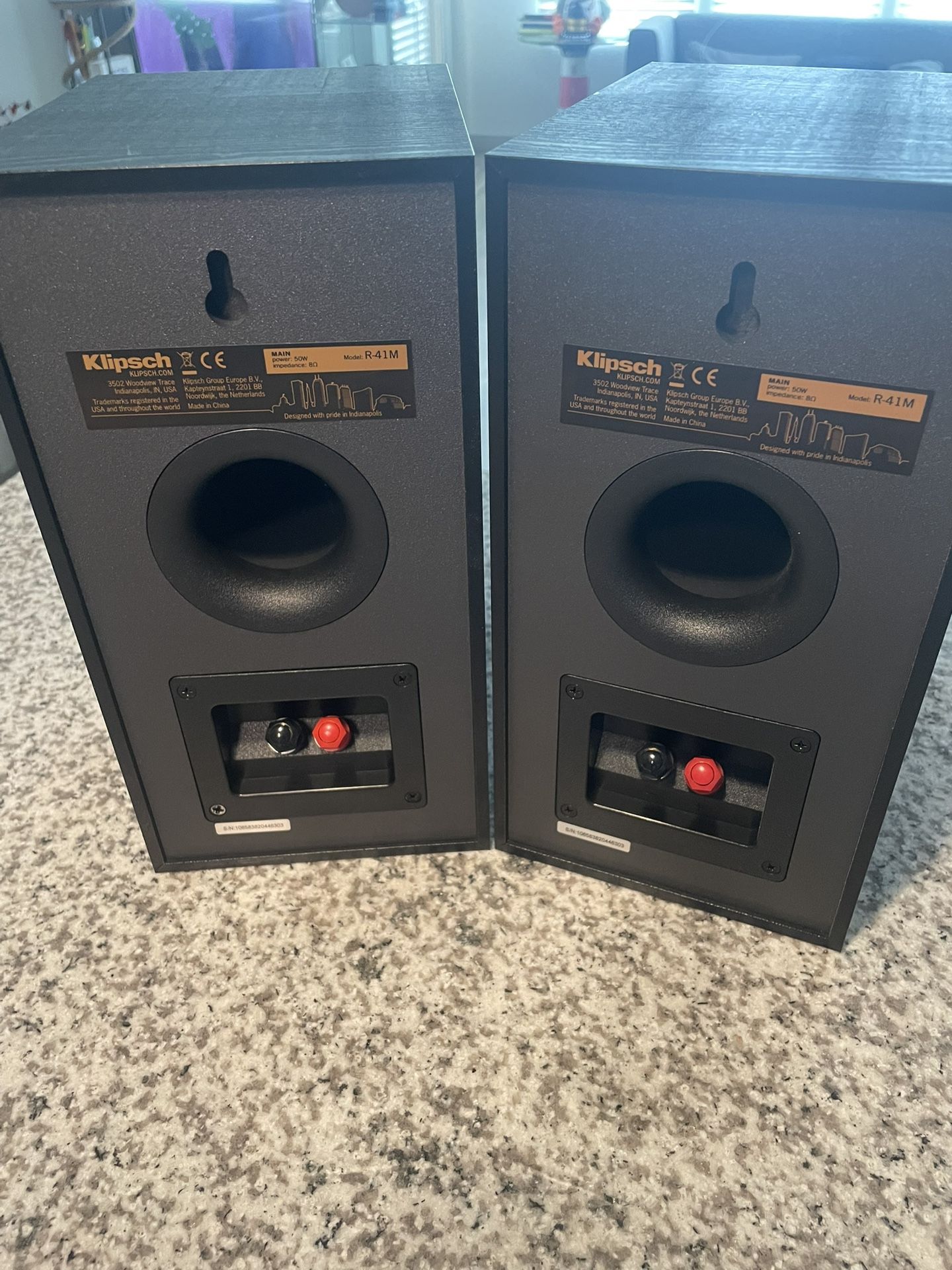 klipsch r-41m bookshelf speakers (Never Used)