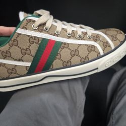 Nikes/gucci