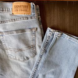32x30 Men’s Jeans (2) - Signature Levi Strauss & Lee