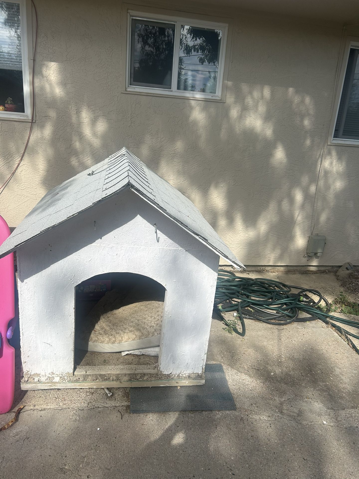 Free Doghouse