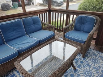 5 piece Wicker Patio Furniture Set with Blue Cushions