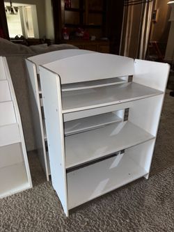 White wood shelf (x2)