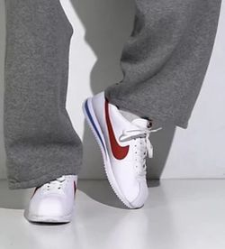 Nikes Men’s Size 10 Sneakers Shoes