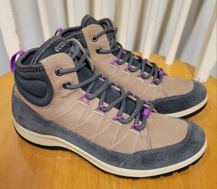 Ecco Women's Aspina Hydromax Hiking Winter Suede Boots Sz 5 / 35
