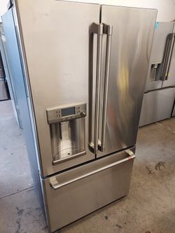 GE Café 22cu.ft Counter-Depth French-Door Refrigerator