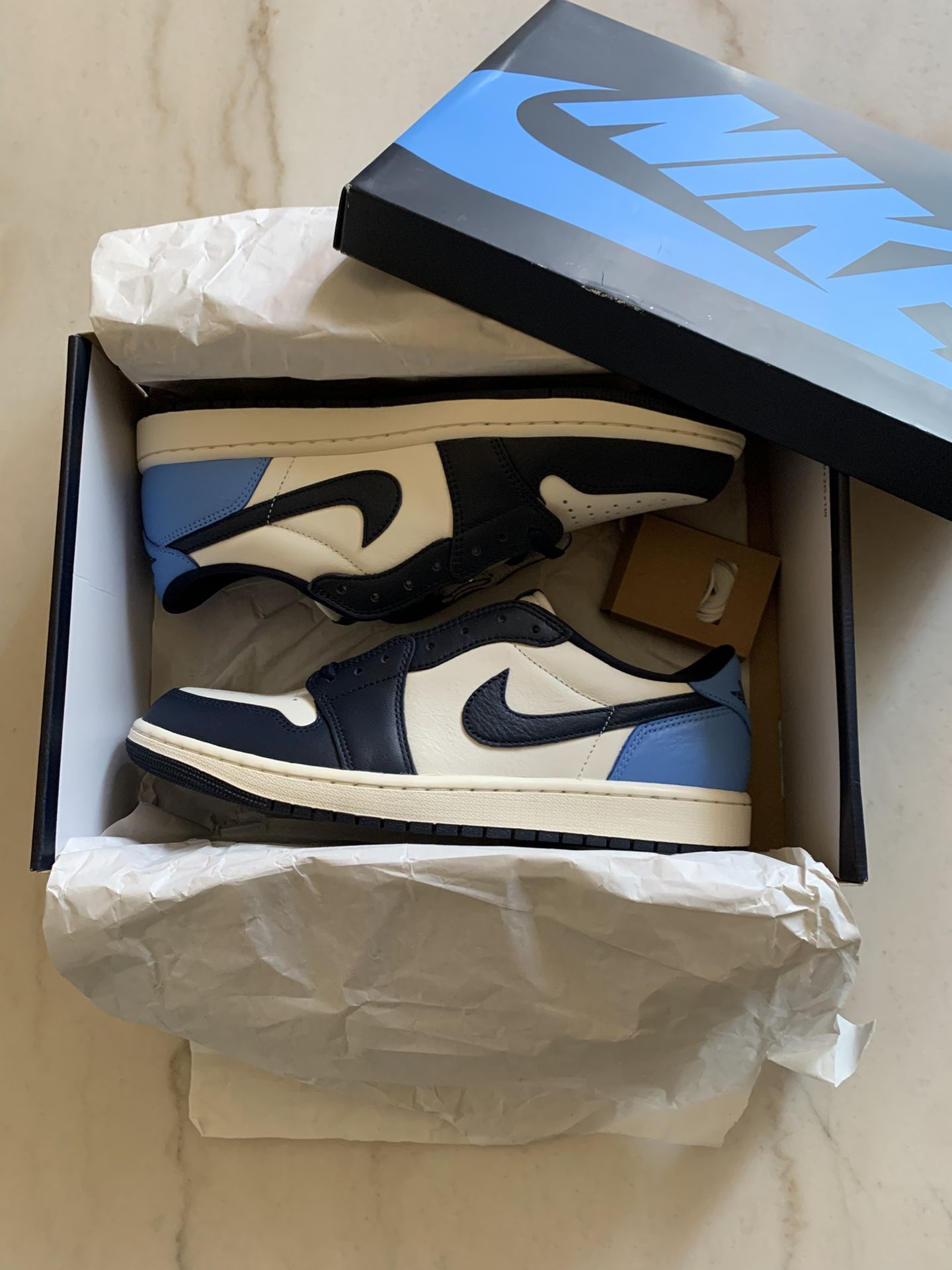 Jordan 1 Retro Low OG Obsidian UNC