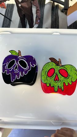 Disney Poison Apple decor