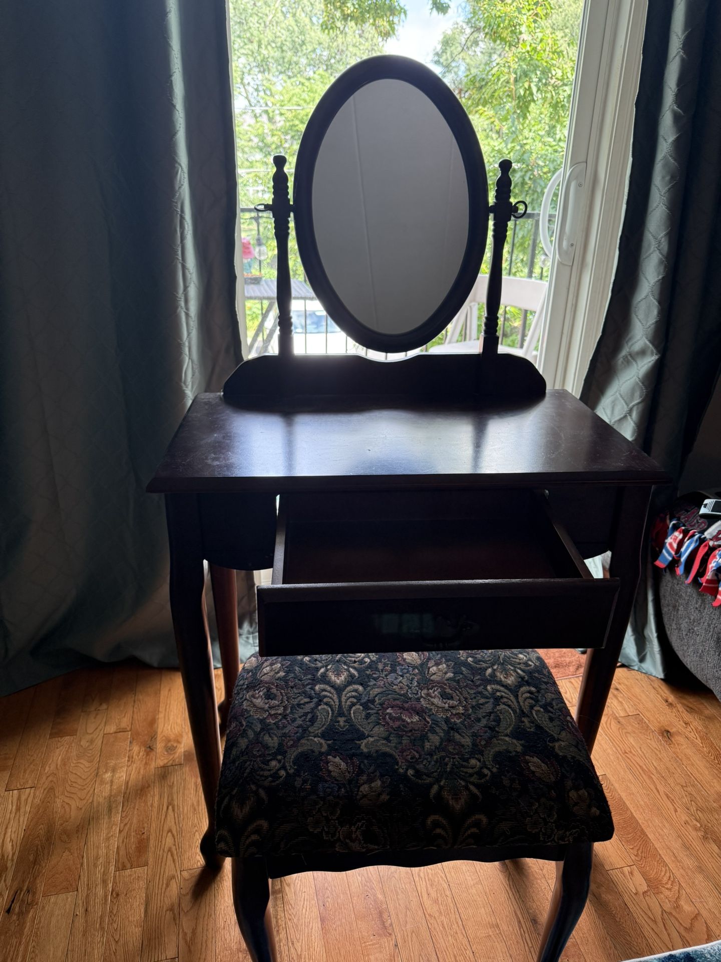 Antique Vintage Make up Stand W/Bench For Kids