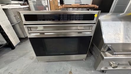 🔥 WOLF 30” WALL OVEN — LIKE NEW  Brand: Wolf Model: SO30U/S Condition: LIKE NEW  💰 PRICE TODAY: $799  Premium Wolf stainless-steel built-in wall ove
