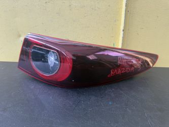 2022-2024 MAZDA 3 RH TAIL LIGHT OEM