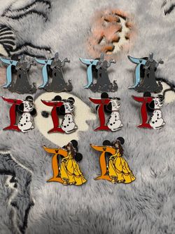 Disneyland Parks Pin trading lot Ds