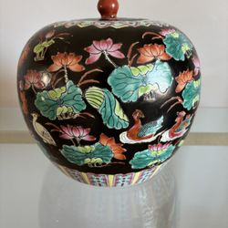 Antique Chinese Porcelain Vase and Ginger Jar with Lid