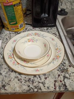Homer Laughlin Eggshell Georgian Cashmere Vintage 1940s Bohemian Dinner China