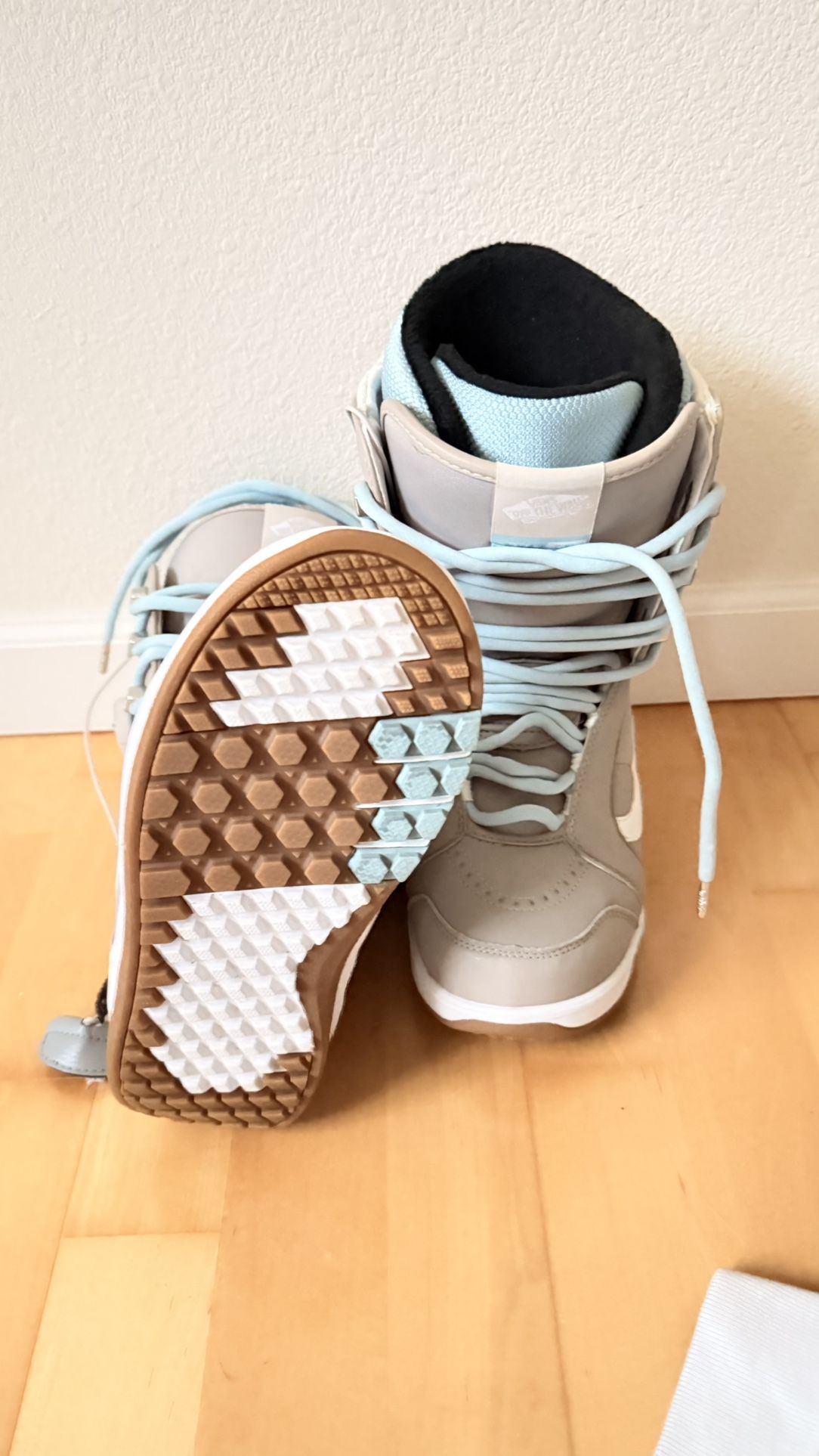 Brand New Vans Snowboard Boots 