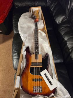 SIRE MARCUS MILLER V3 4-STRING ELECTRIC BASS GUITAR (Brand New)
