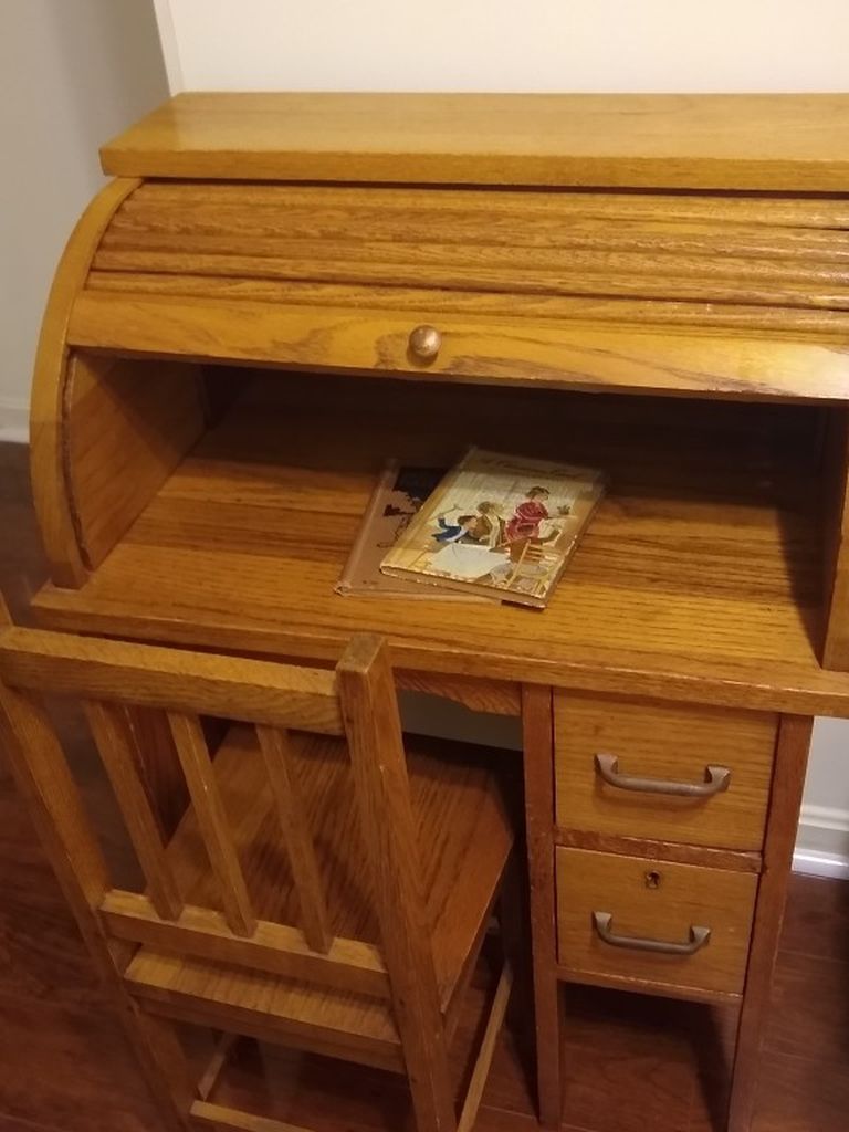Children's Antique Roll Top Desk With Chair