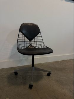 Authentic DKR-2 Herman Miller Vitra Eames Wire task chair on rolling base