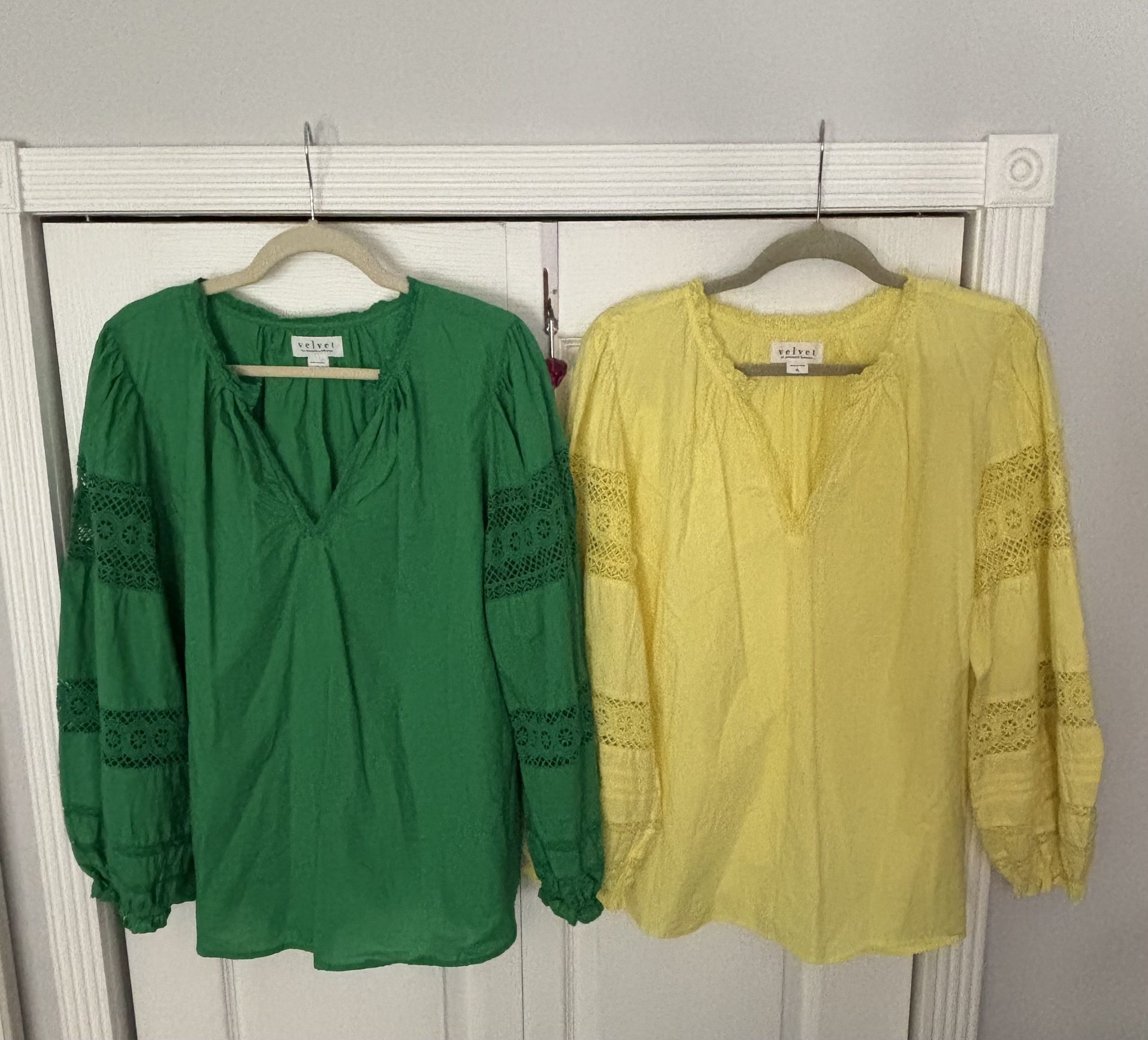 2 Velvet by Graham & Spencer Lace L/S Tops